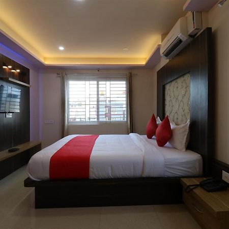 Oyo 37349 Sai Palace Hotel Chik Bānavar Buitenkant foto