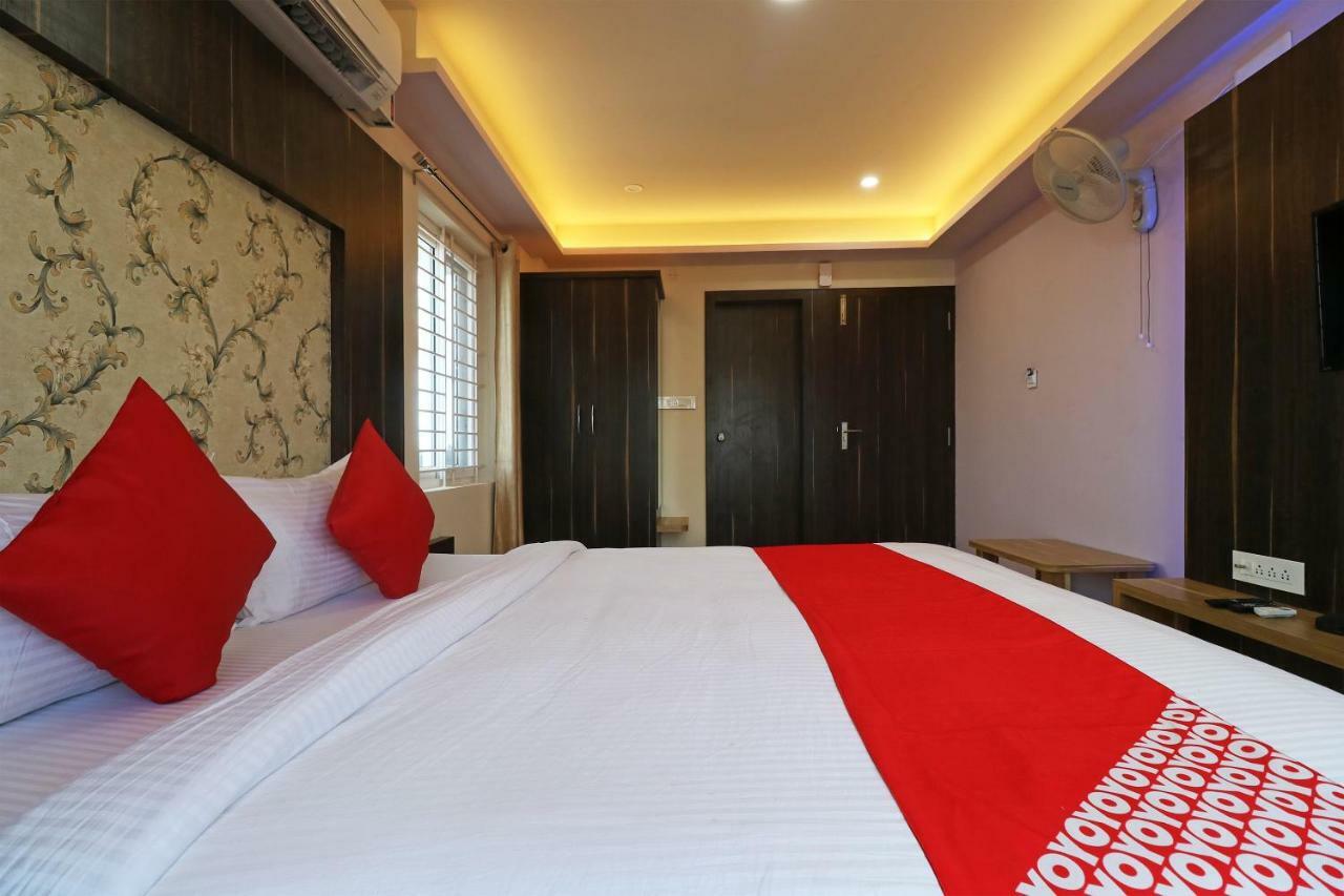 Oyo 37349 Sai Palace Hotel Chik Bānavar Buitenkant foto