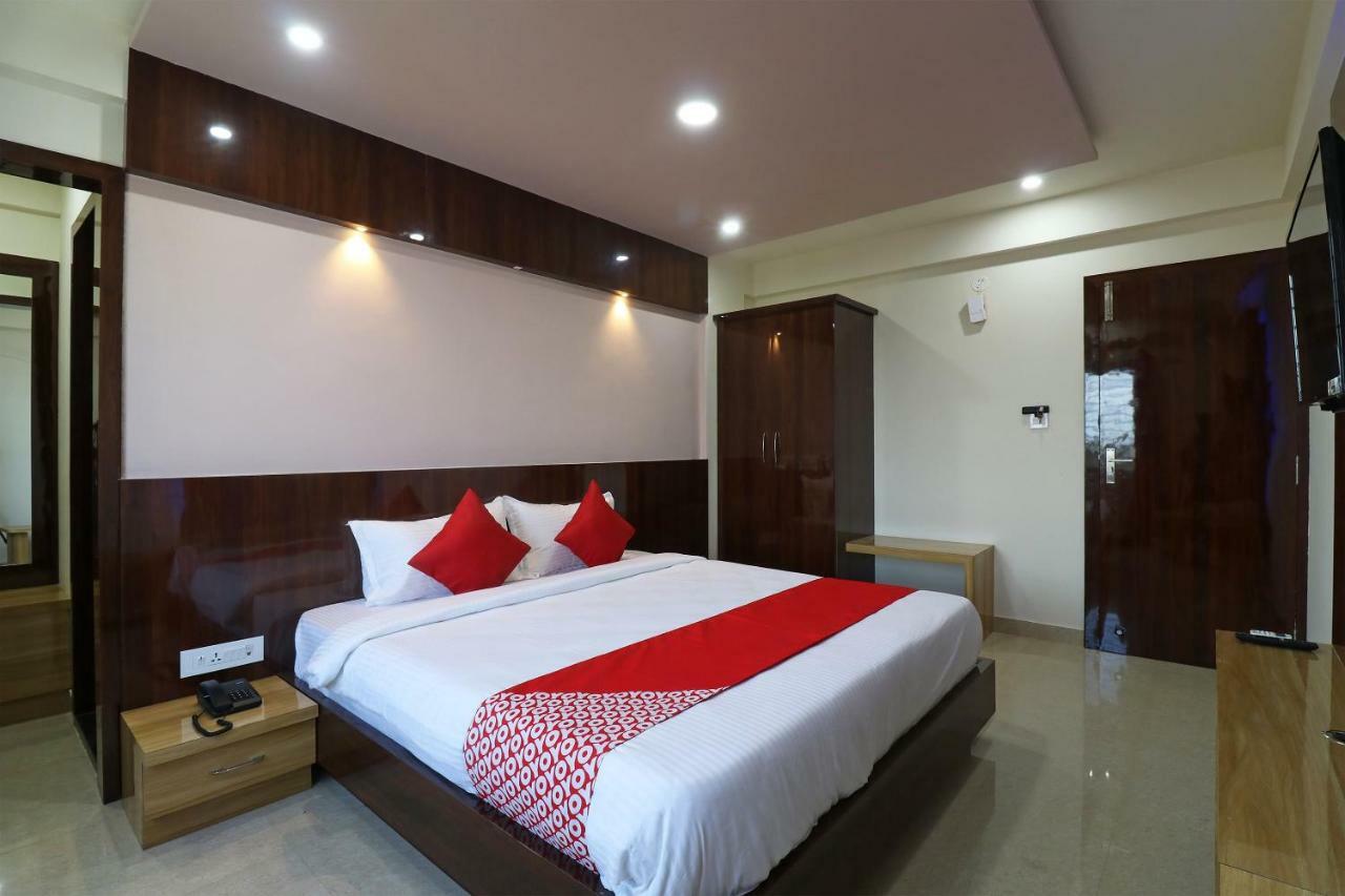 Oyo 37349 Sai Palace Hotel Chik Bānavar Buitenkant foto