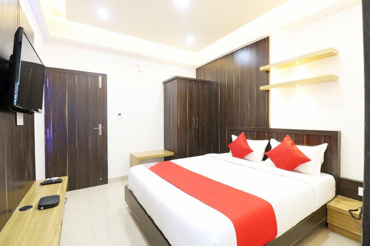 Oyo 37349 Sai Palace Hotel Chik Bānavar Buitenkant foto