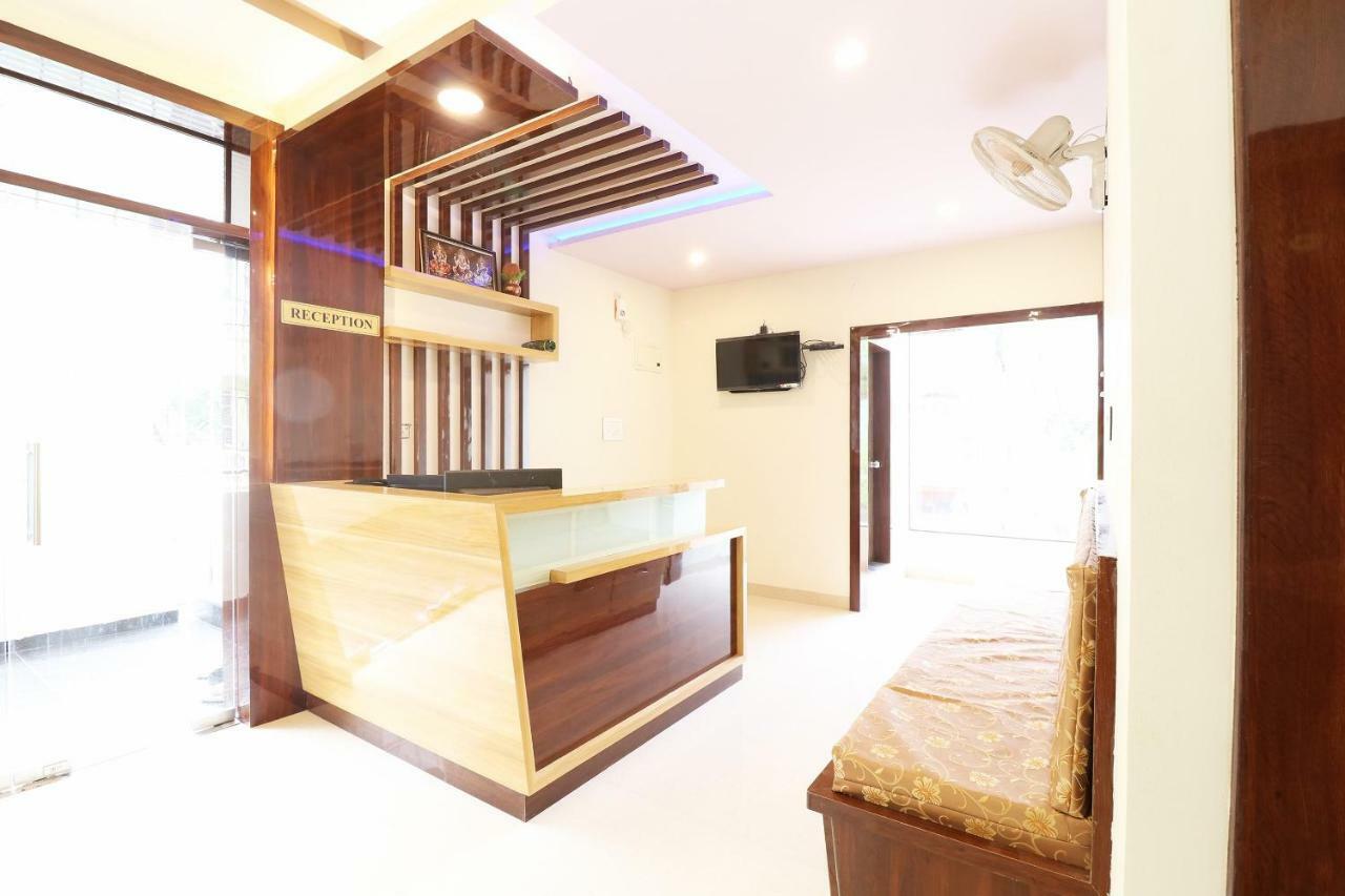 Oyo 37349 Sai Palace Hotel Chik Bānavar Buitenkant foto