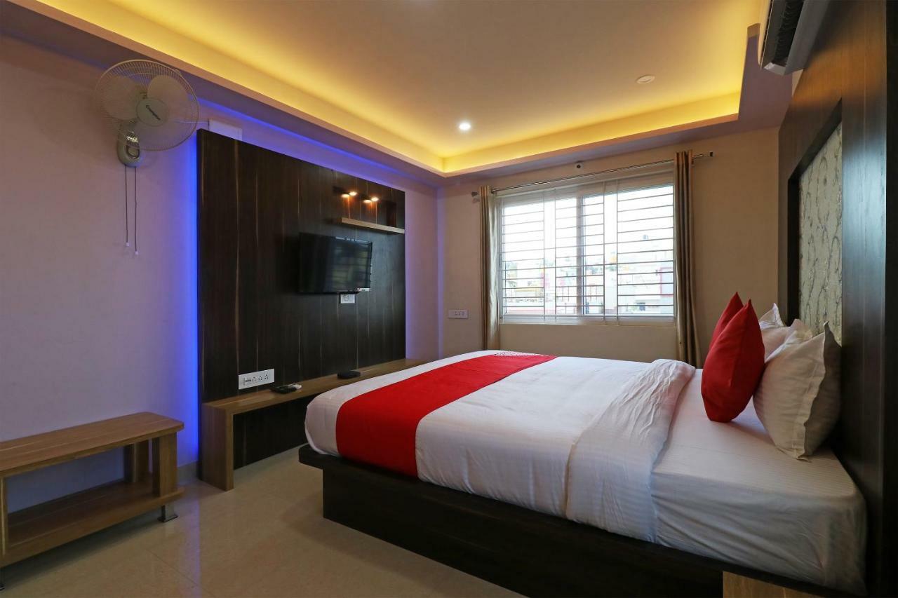 Oyo 37349 Sai Palace Hotel Chik Bānavar Buitenkant foto
