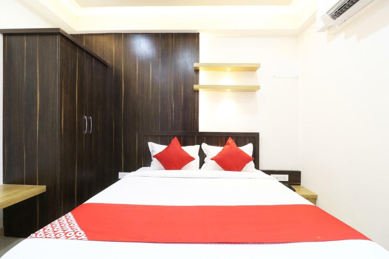 Oyo 37349 Sai Palace Hotel Chik Bānavar Buitenkant foto