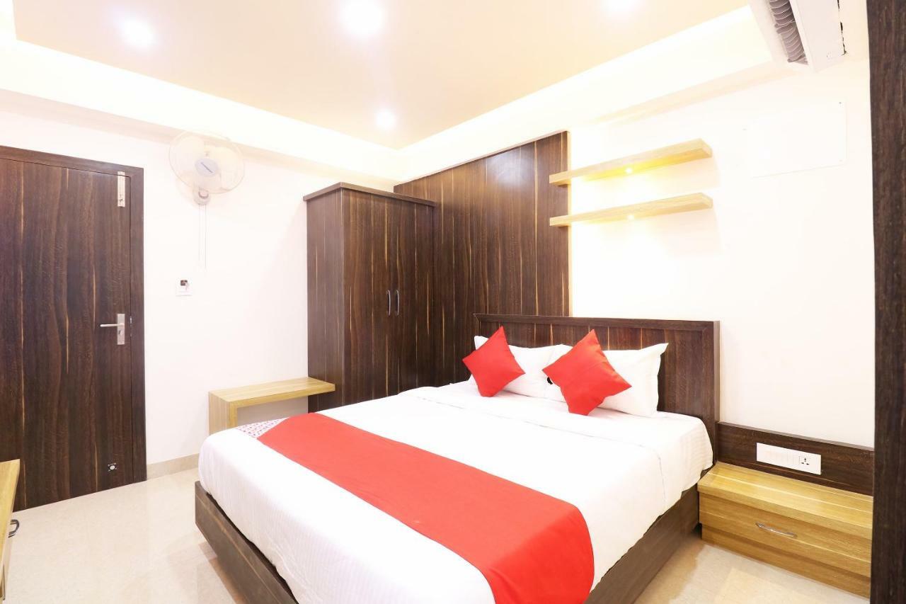 Oyo 37349 Sai Palace Hotel Chik Bānavar Buitenkant foto