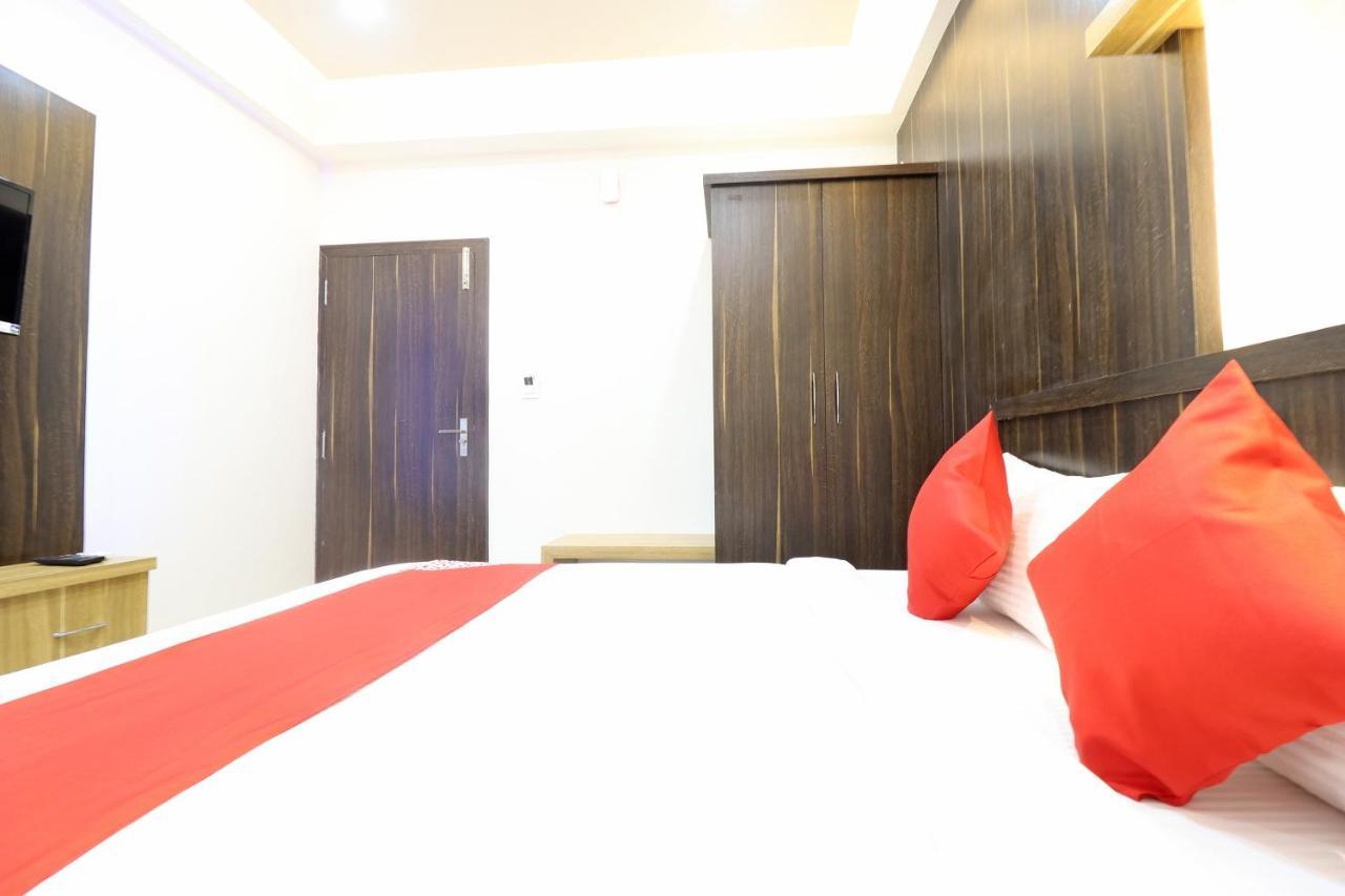 Oyo 37349 Sai Palace Hotel Chik Bānavar Buitenkant foto